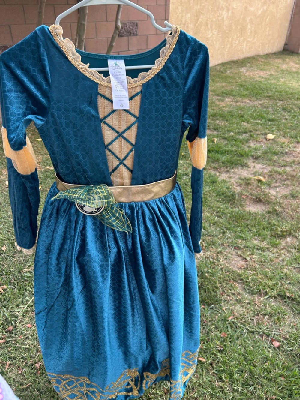 Disney castle Brave Princess Merida luxurious dress Disney parks exclusive 11/12